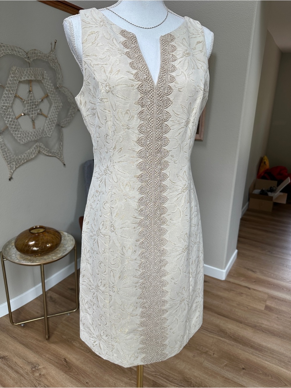 Pappagallo Brook metallic floral brocade midi shift dress in cream and gold